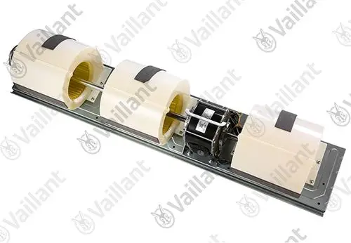 Tangentialventilator von Vaillant, bestehend aus mehreren runden Gehäusen auf einer Metallbasis, mit einem sichtbaren Motor und elektrischen Anschlüssen.
